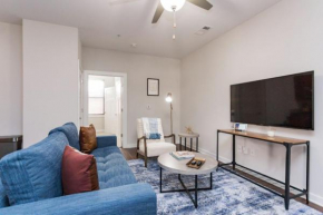 CozySuites Music Row Spacious 1BR with free parking 26